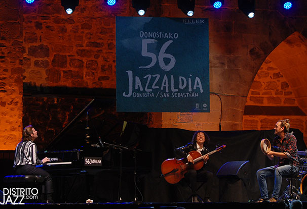 Marco Mezquida (piano); Aleix Tobias (percusión); Martín Meléndez (violonchelo)